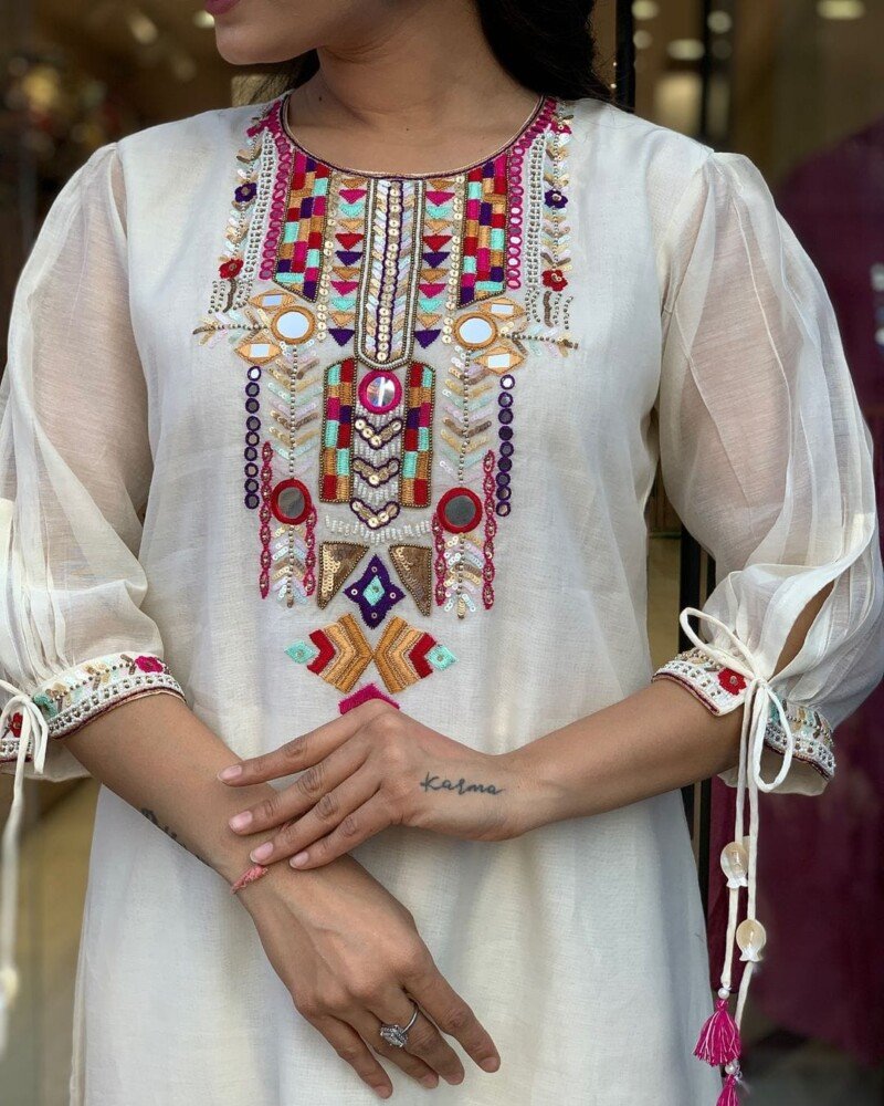 Beautiful White Chanderi Kurti Pant Dupatta Suit Readymade - Image 5