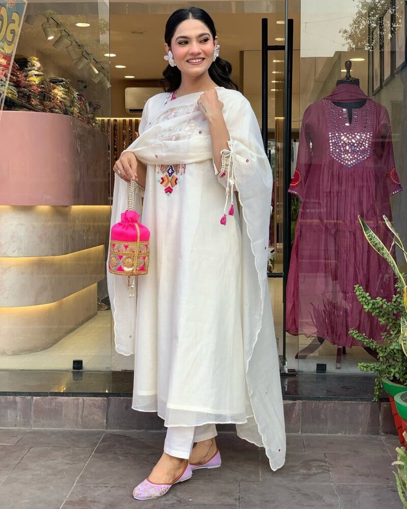 Beautiful White Chanderi Kurti Pant Dupatta Suit Readymade - Image 3