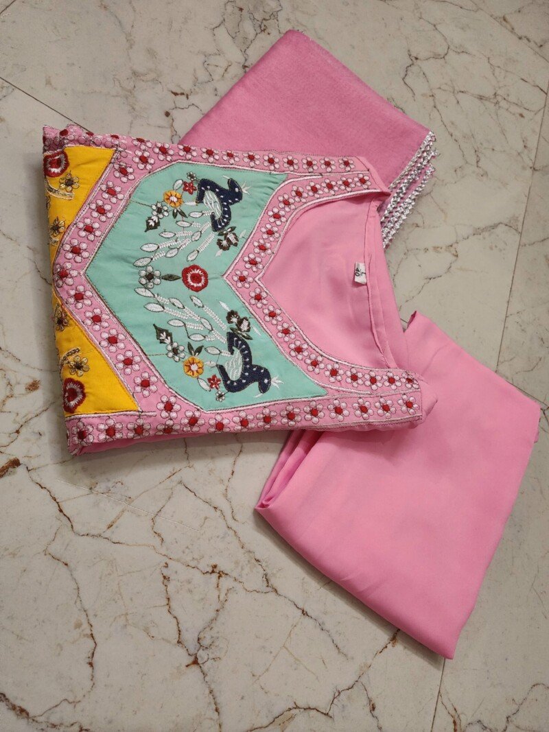 Beautiful Pink Crape Kurti Pant Dupatta Suit Readymade - Image 7