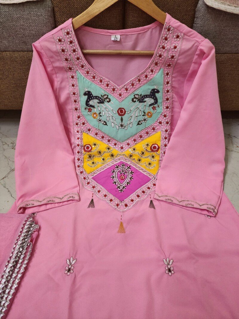 Beautiful Pink Crape Kurti Pant Dupatta Suit Readymade - Image 8