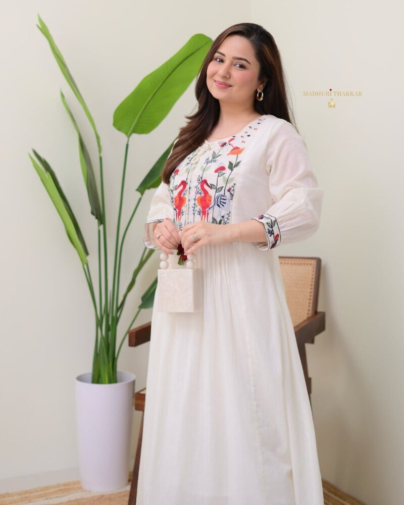 Party/wedding Wear White Georgette Anarkali Dress - Image 3