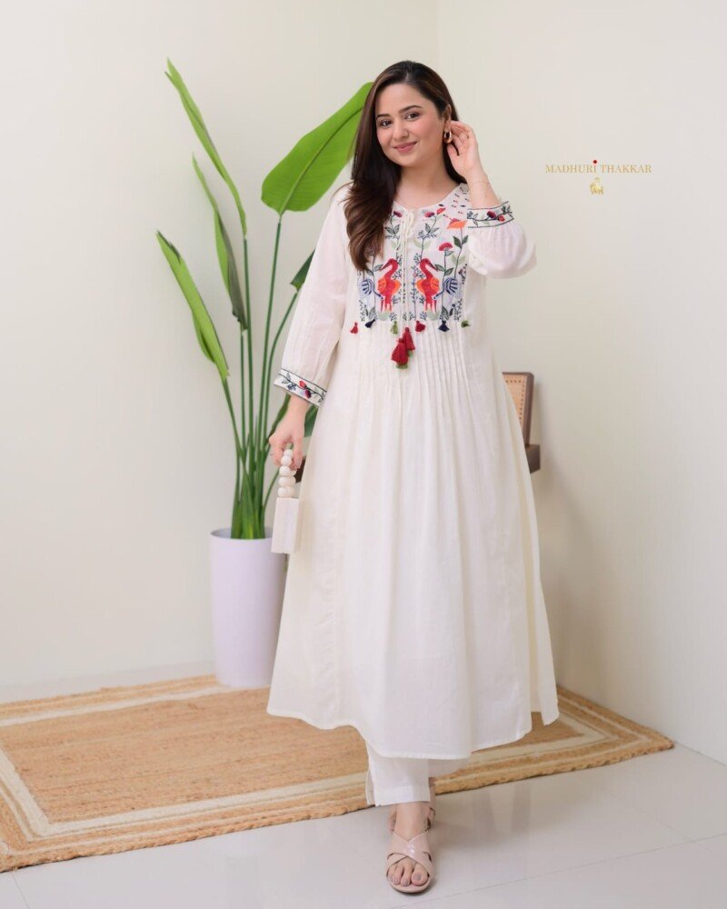 Party/wedding Wear White Georgette Anarkali Dress - Image 2