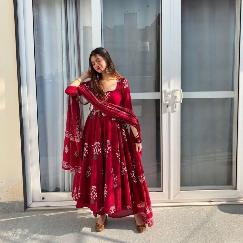 Beautiful red Cotton Hand Block Printed Anarkali 3p Suit - Image 2
